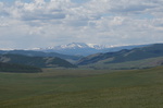 Mongolische Steppenlandschaft mit Altai im Hintergrund