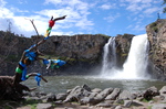 Der große Orkhon-Wasserfall, wo der Ulaan Gol Fluss 20 Meter in die Tiefe stürzt