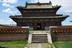 Farblich wunderschön gestalteter buddhistischer Tempel der Vergangenheit im Erdene Zuu Kloster